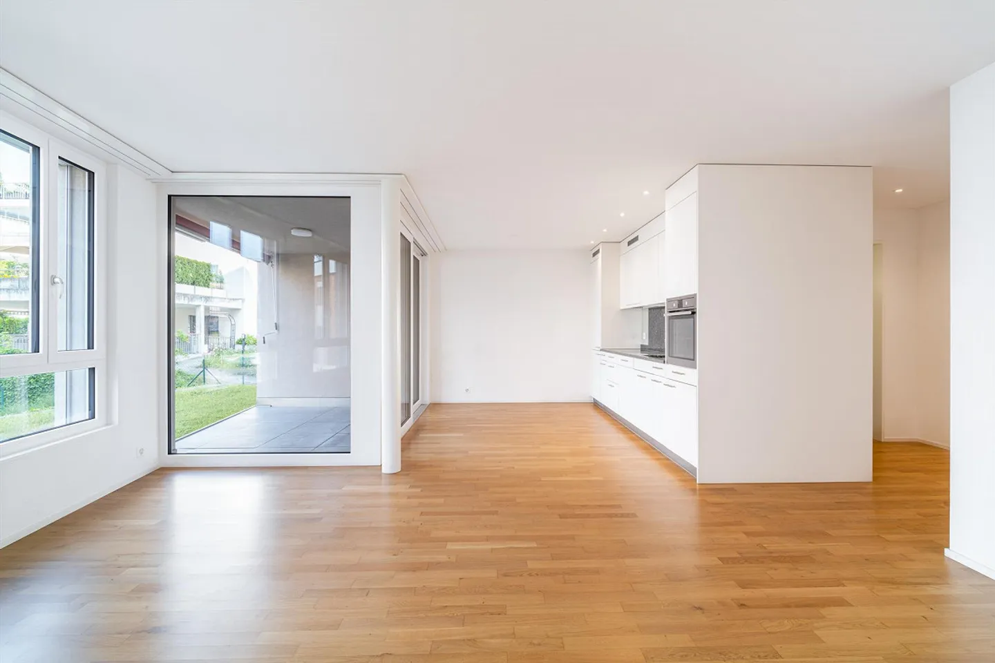 appartamento moderno con stanze luminose - Foto 4 di 10