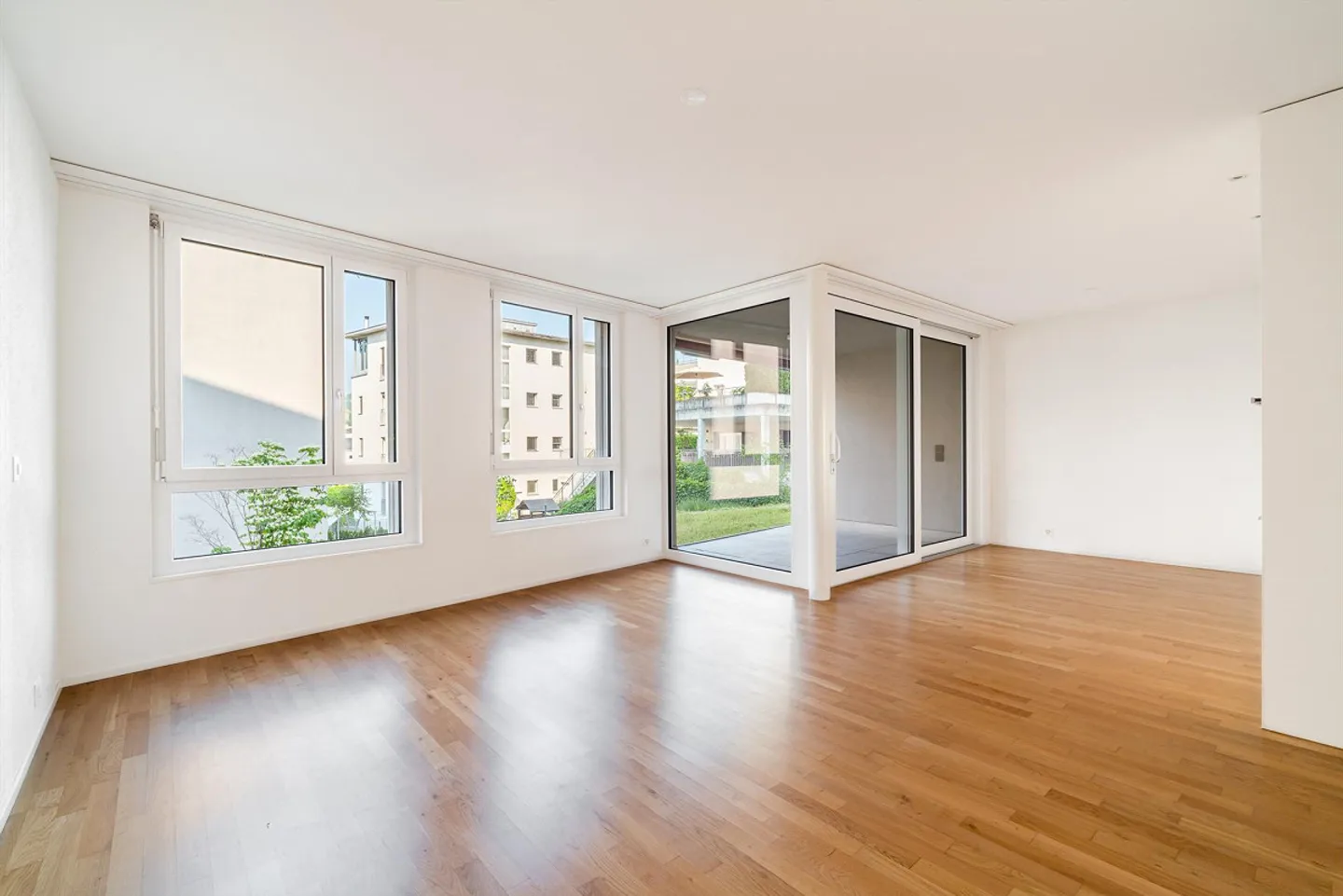 appartamento moderno con stanze luminose - Foto 5 di 10