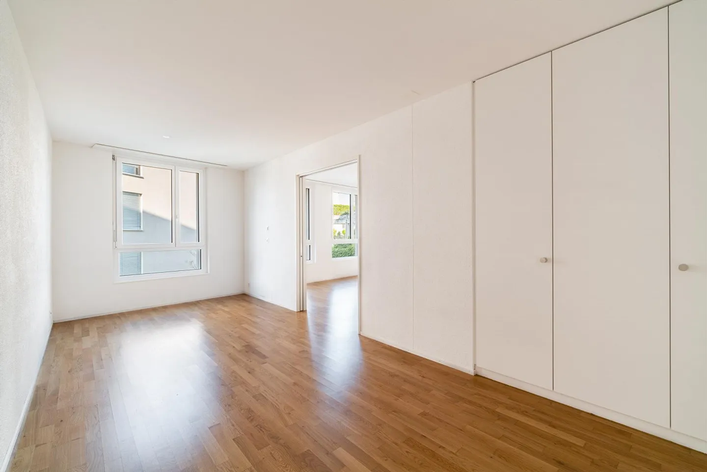 appartamento moderno con stanze luminose - Foto 6 di 10