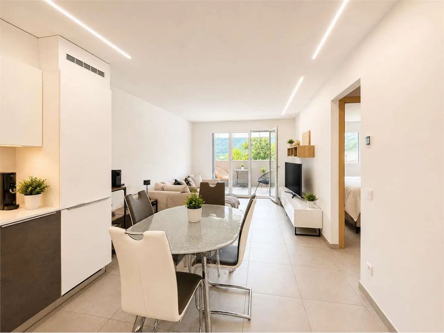 Appartamento moderno con balcone - Foto 1 di 7