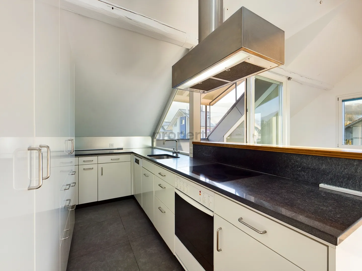 Cozy maisonette apartment with 4 rooms in Belp, Canton BE - Photo 4 of 11