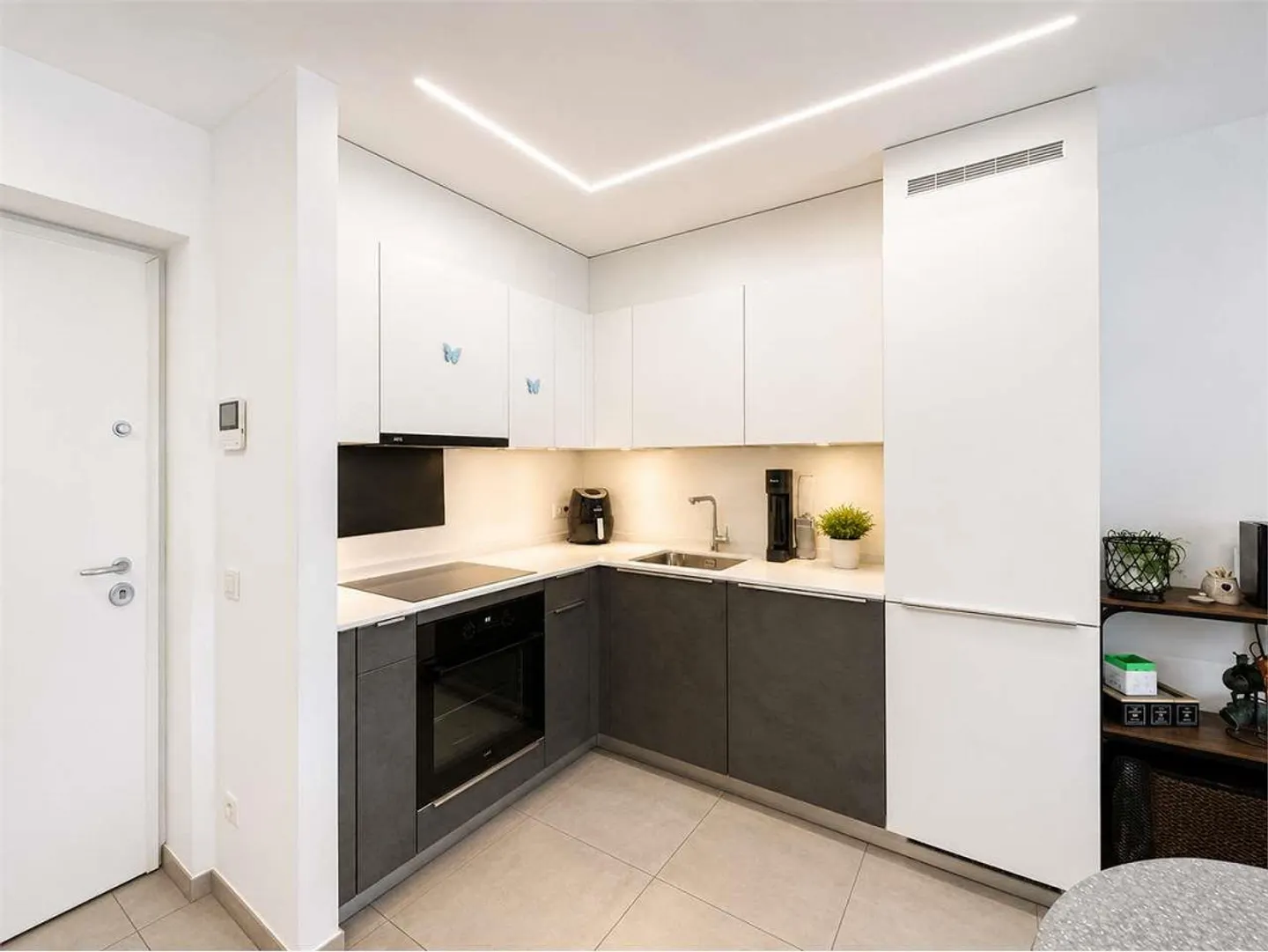 Appartamento moderno con balcone - Foto 4 di 7