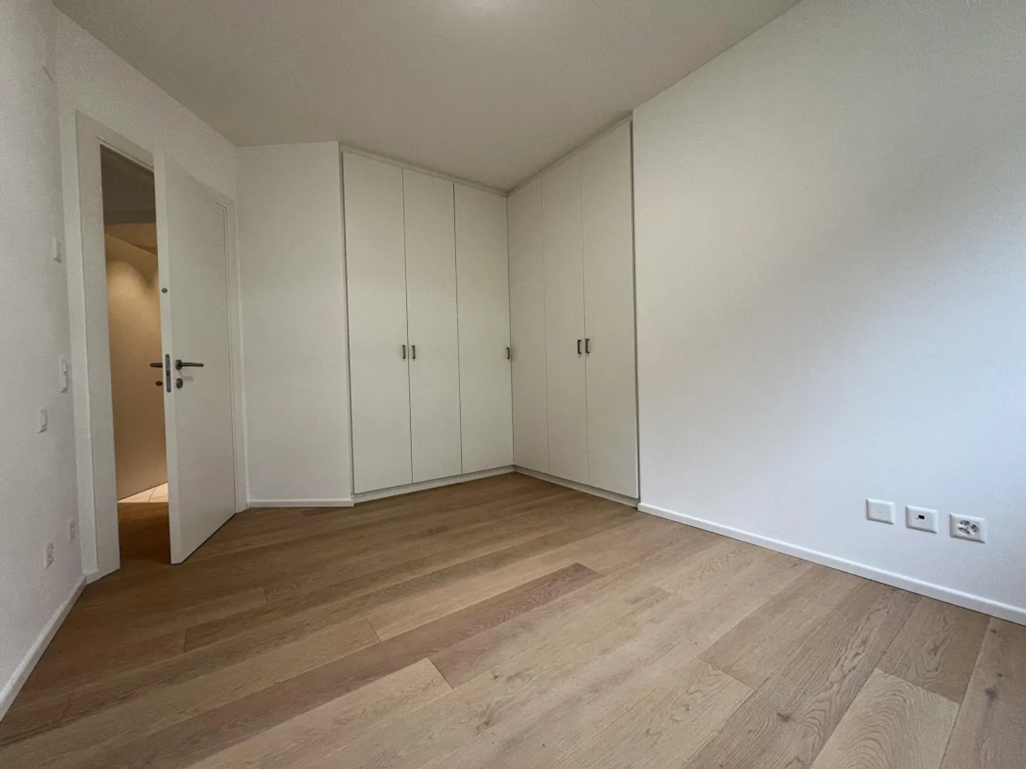 UN VERO AFFARE !!! APPARTAMENTO 4.5 LOCALI SOLEGGIATO CON VISTA LAG... - Foto 10 di 13