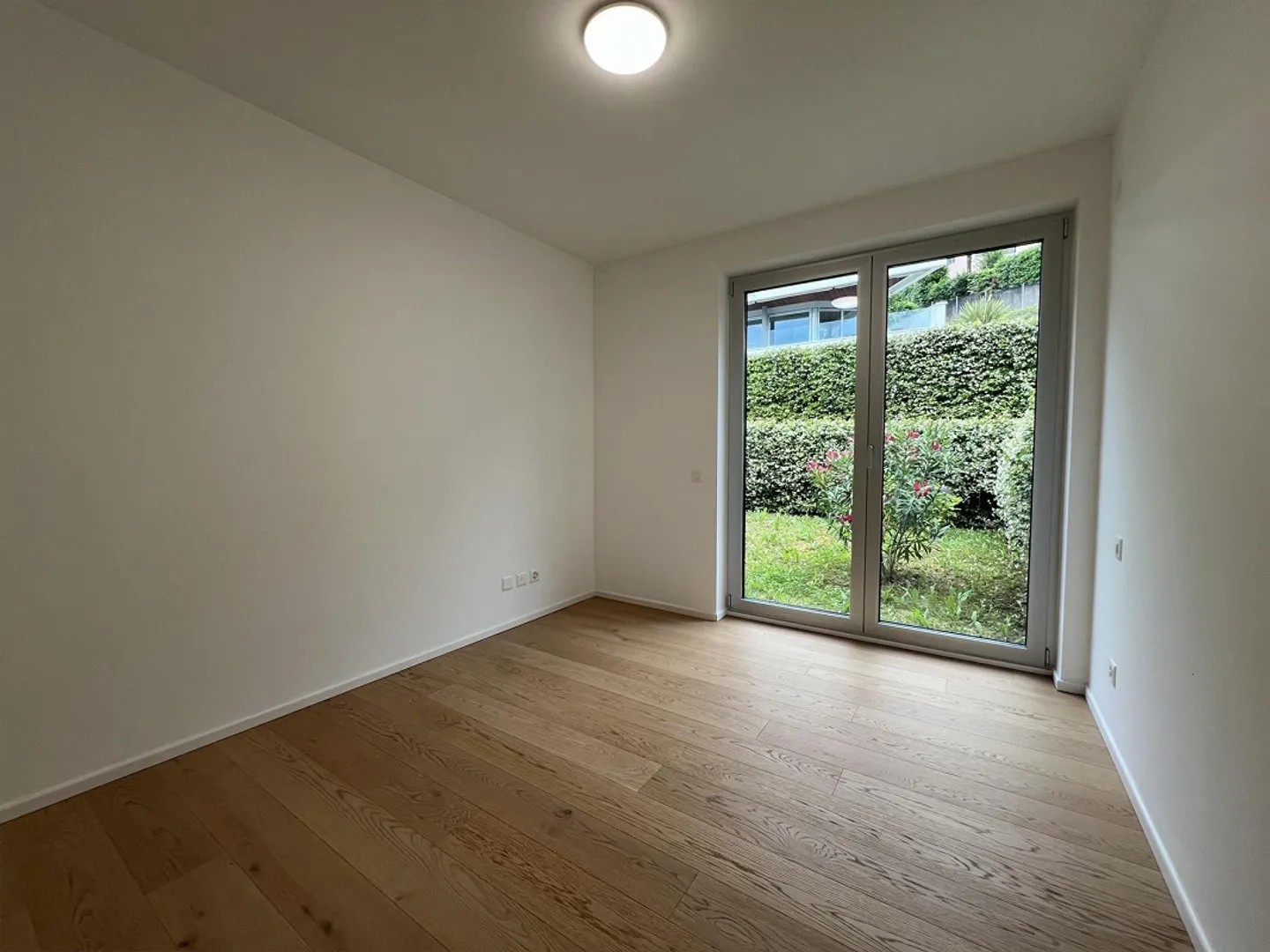 UN VERO AFFARE !!! APPARTAMENTO 4.5 LOCALI SOLEGGIATO CON VISTA LAG... - Foto 11 di 13