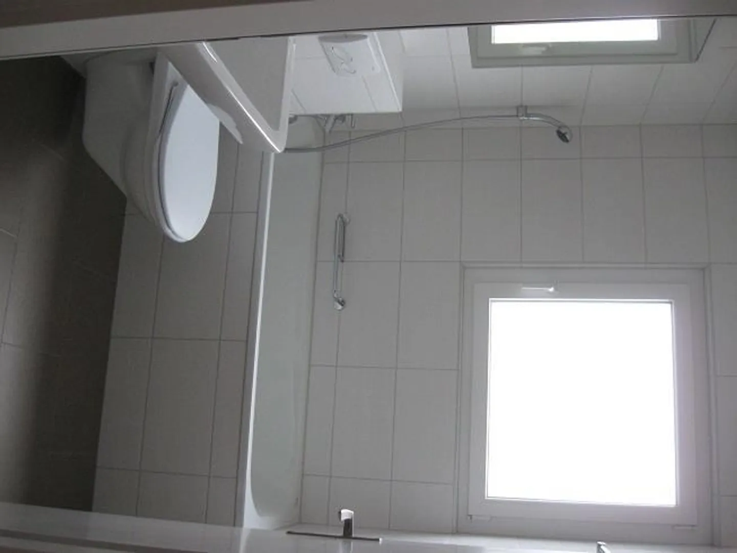 Geräumige, helle Dach-Wohnung - Foto 7 von 7