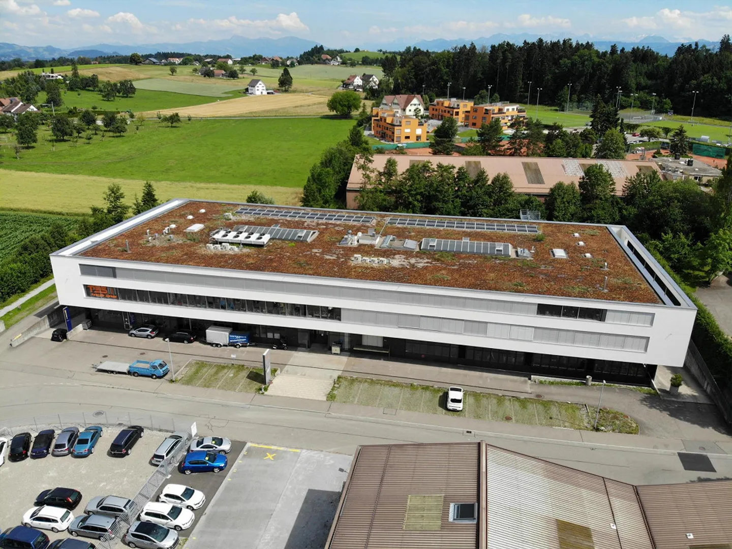 Espace commercial/de stockage polyvalent dans la zone industrielle d'Oetwil am See - Photo 2 sur 7