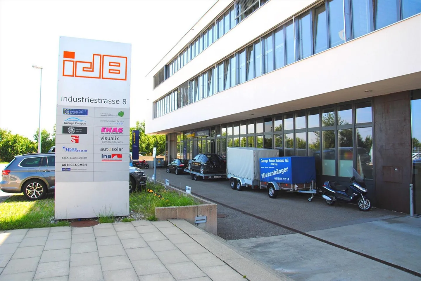 Espace commercial/de stockage polyvalent dans la zone industrielle d'Oetwil am See - Photo 3 sur 7