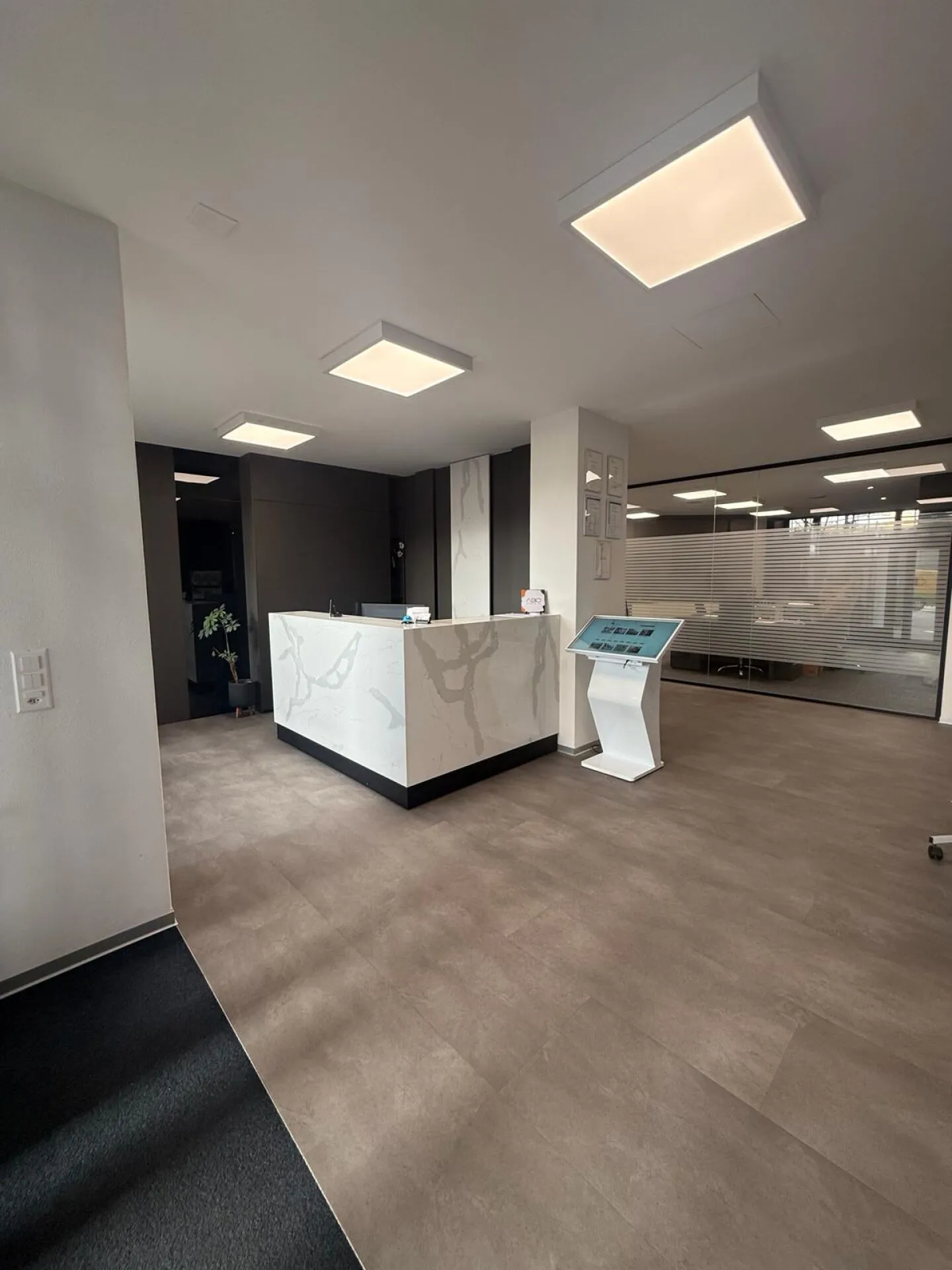 Magnifici uffici di 231m2 nel cuore di Friburgo - Foto 1 di 10