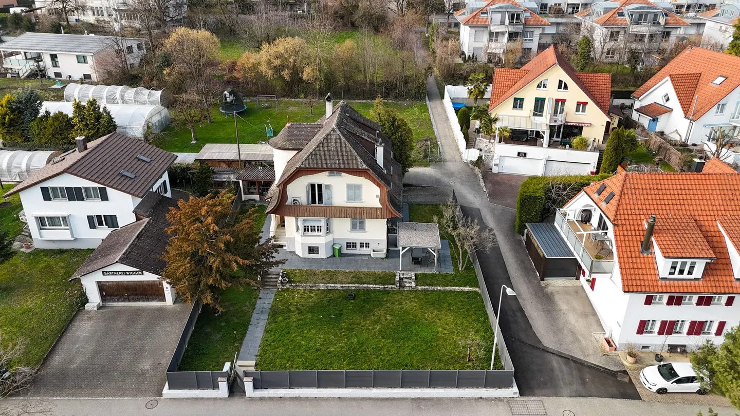 Charmantes Zweifamilienhaus in Bettlach - Foto 2 von 13