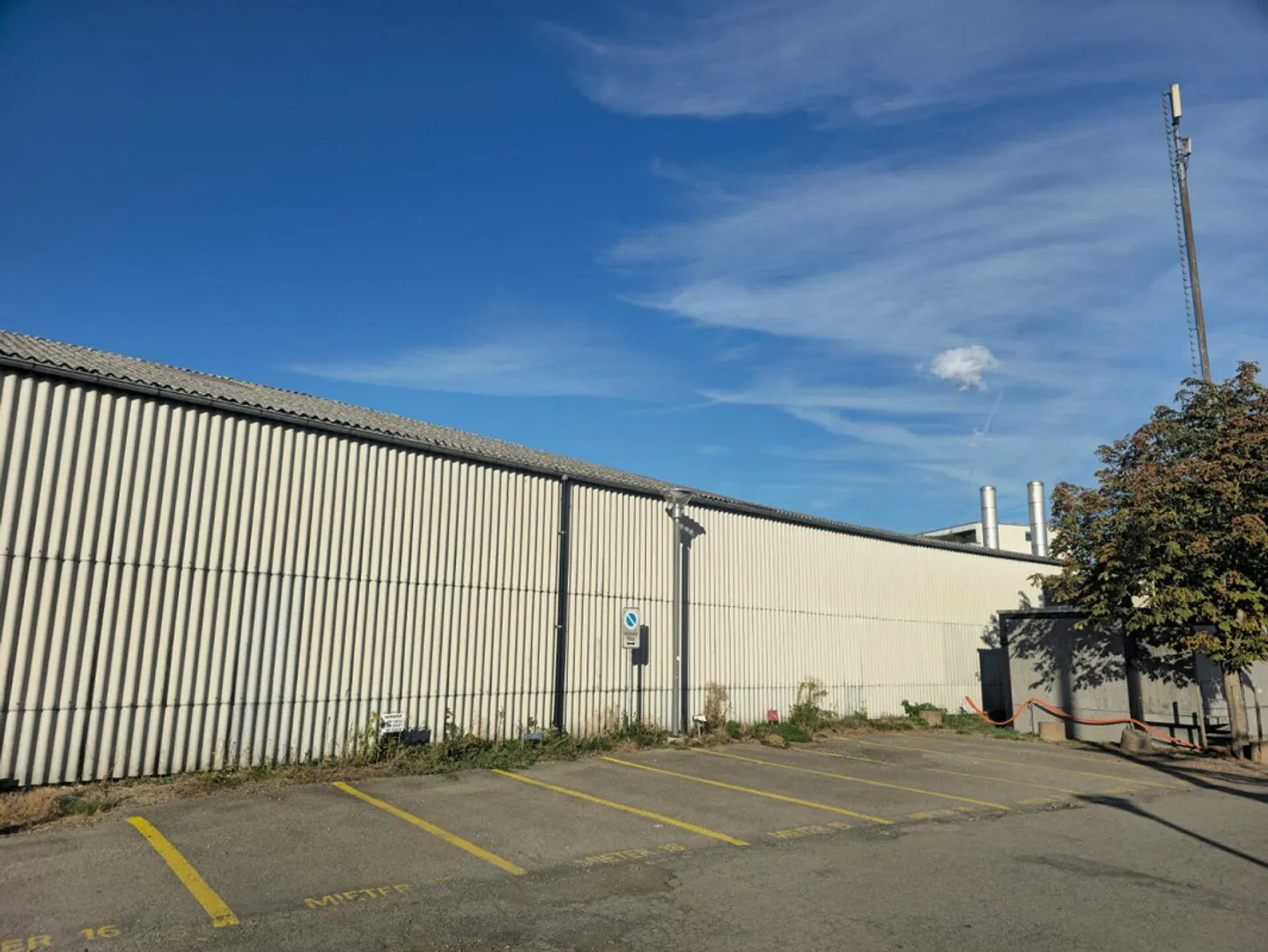 Outdoor parking directly at Olten Hammer train station - Photo 1 of 1