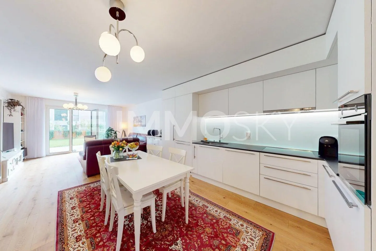 Appartement de 3,5 pièces au rez-de-chaussée avec double terrasse - Photo 1 sur 5