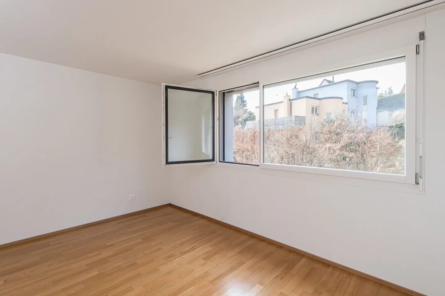 Luminoso appartamento di 4.5 locali in affitto - Foto 4 di 7