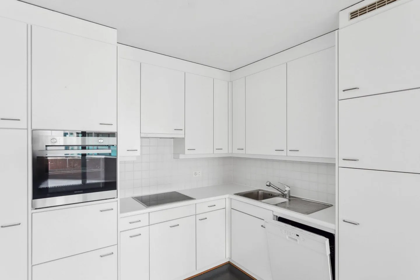 3.5 rooms in a strategic area - Photo 4 of 11