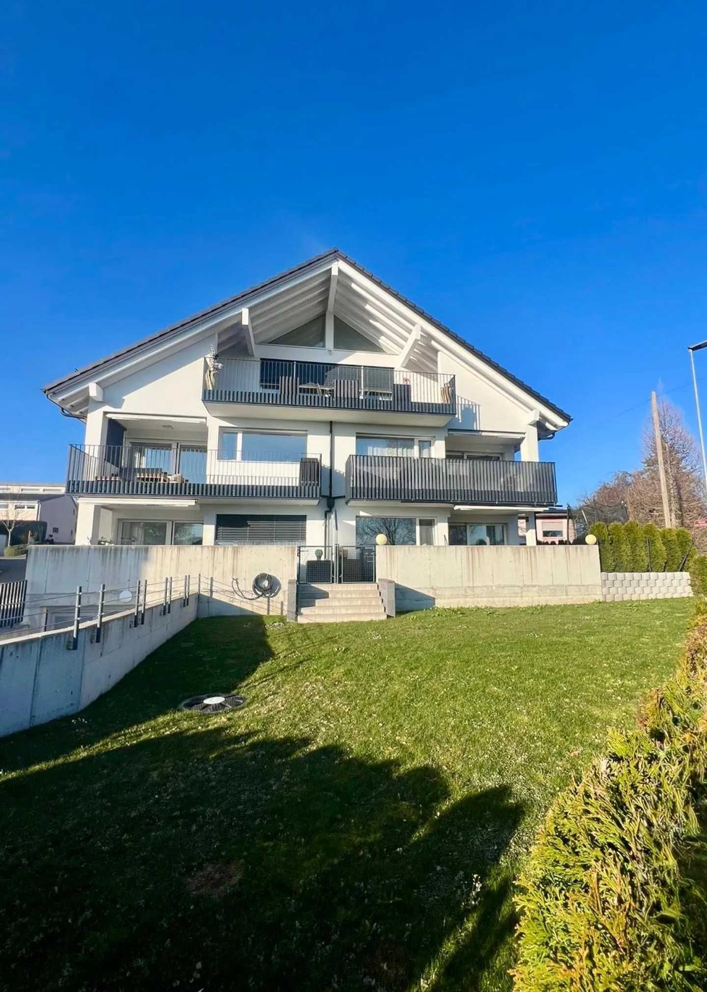 Magnifique maison lumineuse de 4.5 pièces de 106 m² avec terrasse et jardin clôturé - Montet (Glâne) - Photo 1 sur 12