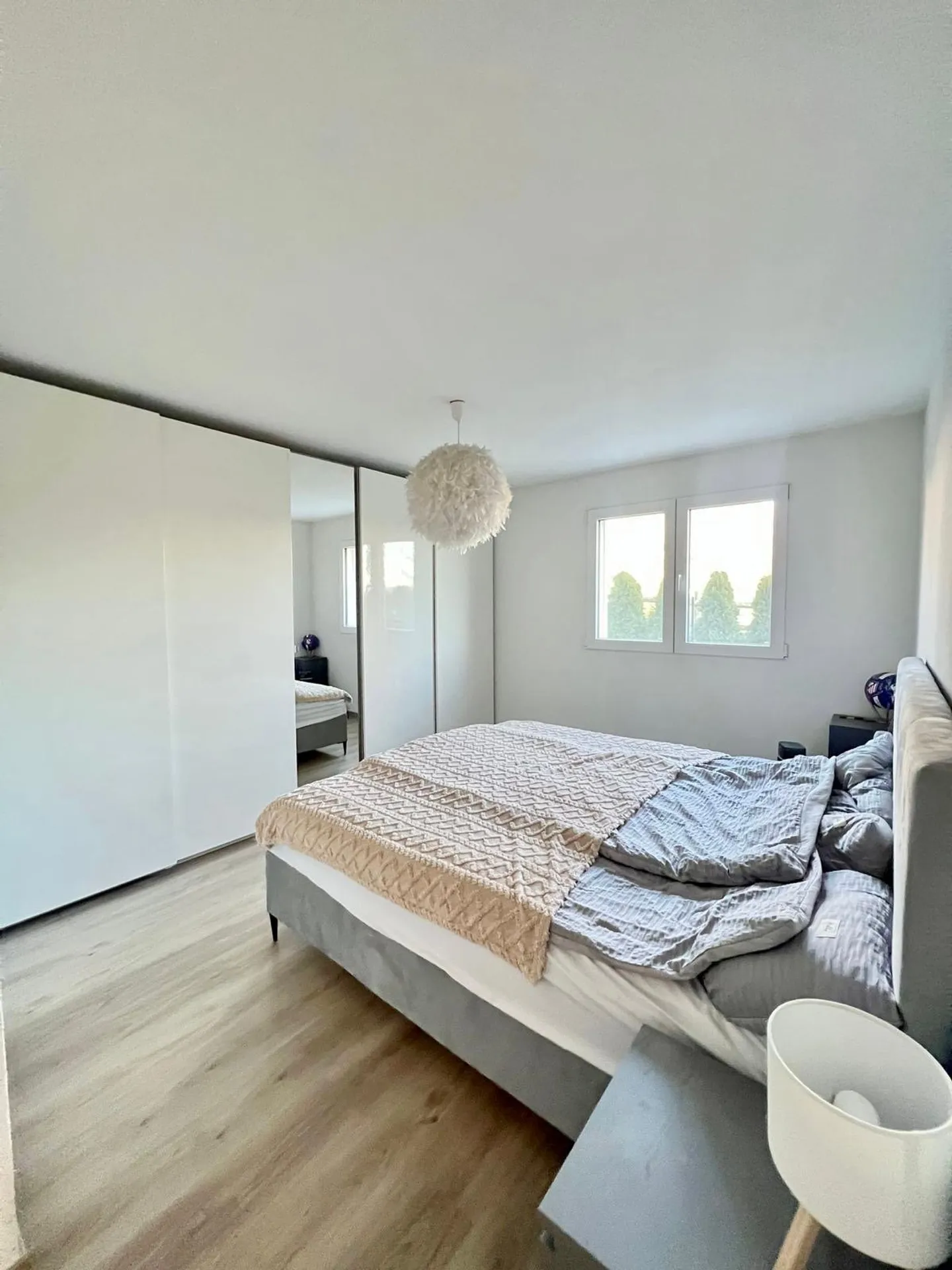 Magnifique maison lumineuse de 4.5 pièces de 106 m² avec terrasse et jardin clôturé - Montet (Glâne) - Photo 4 sur 12