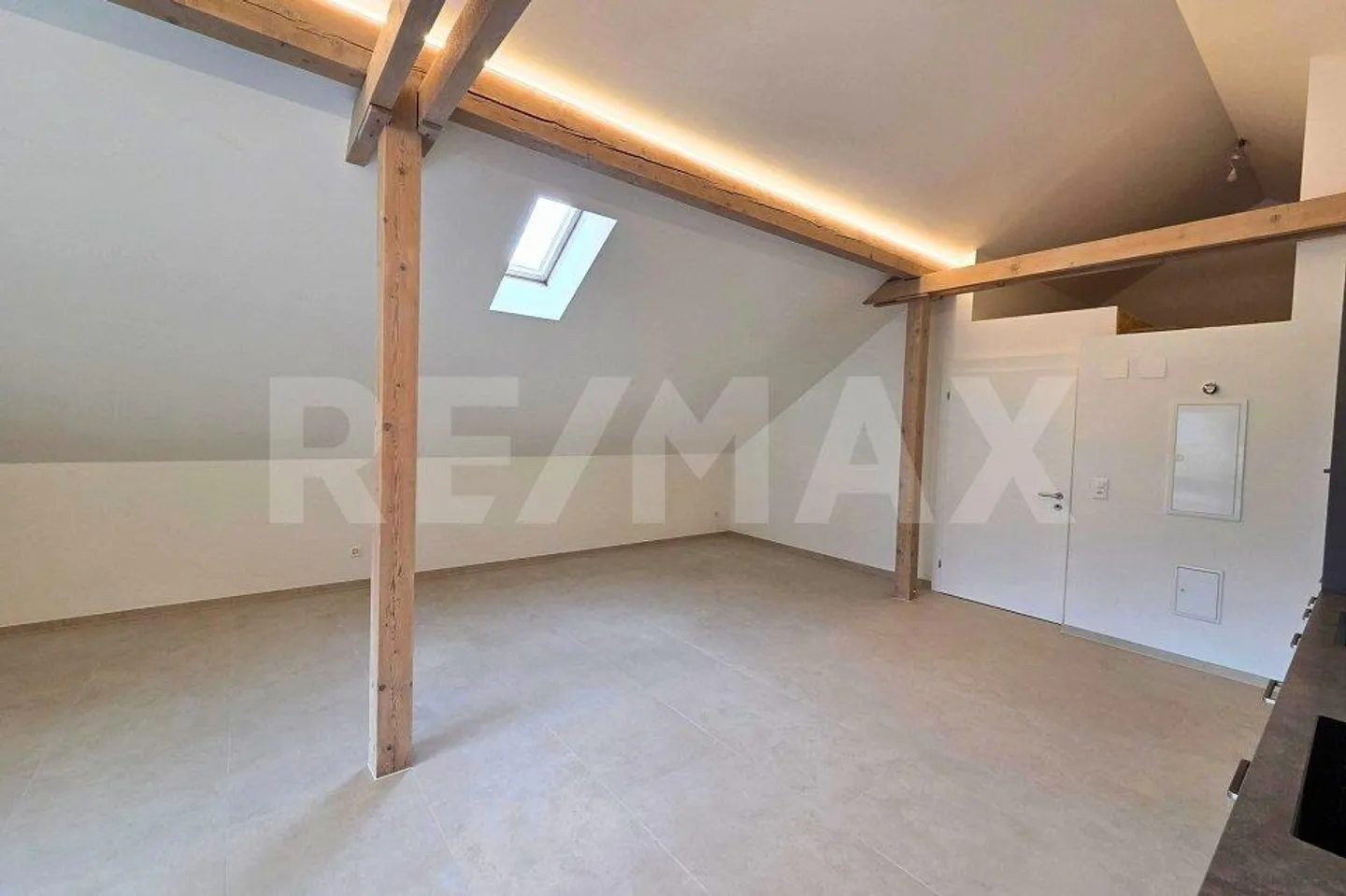 Loft-style penthouse apartment in a central location in Altdorf, Uri, first rental - Photo 2 of 13