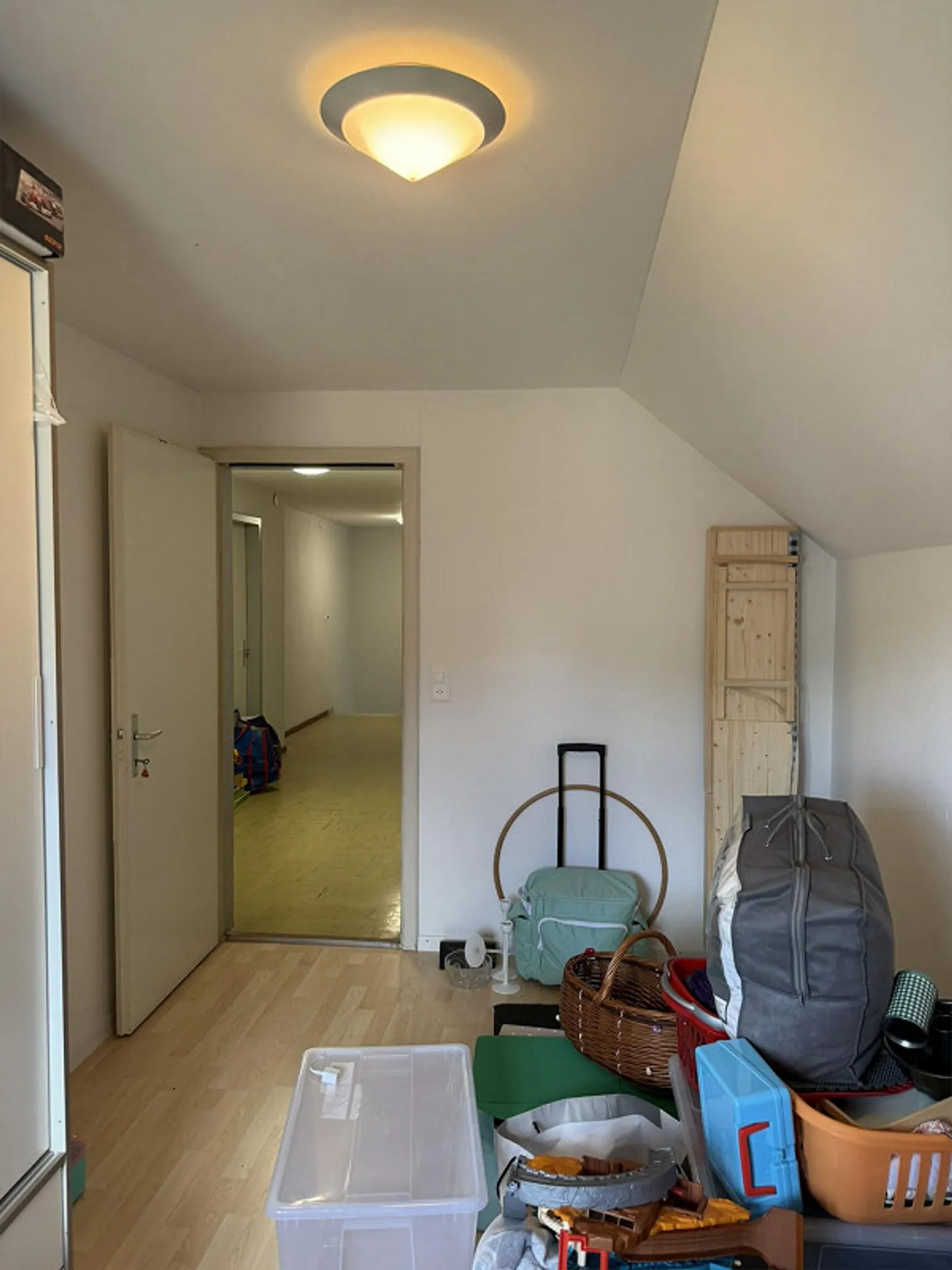 Appartement 4.5 pièces avec chambre mansardée supplémentaire, dans un emplacement très calme - Photo 16 sur 27
