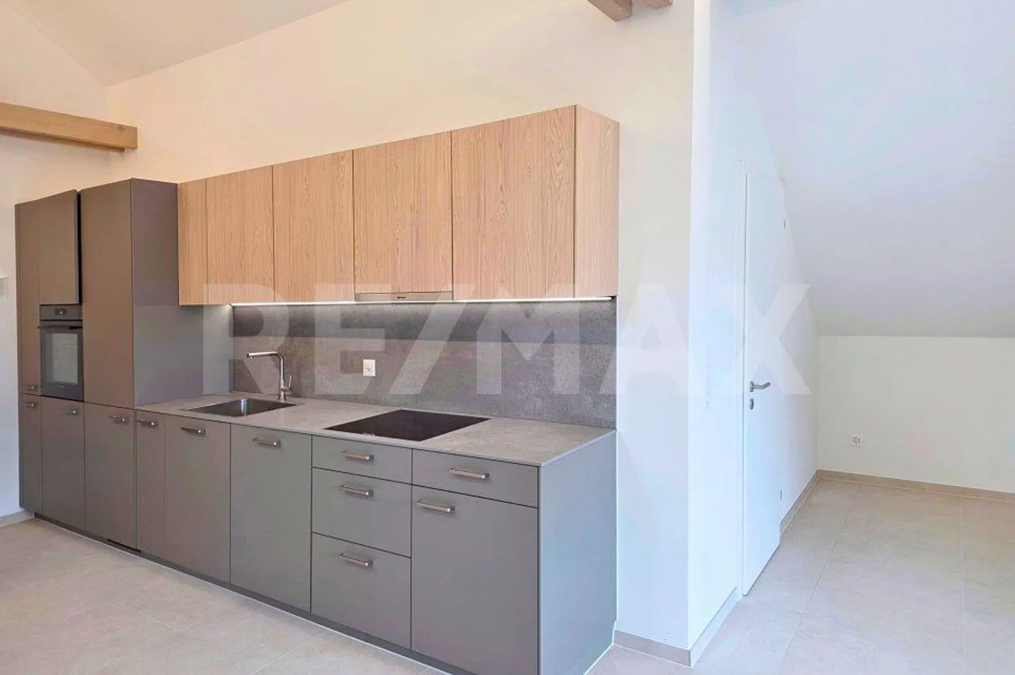 Loft-style penthouse apartment in a central location in Altdorf, Uri, first rental - Photo 6 of 13