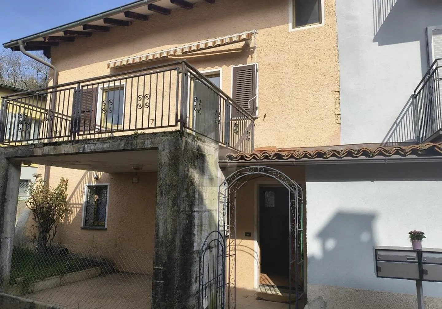 Casa familiare immersa nella natura - Foto 1 di 6