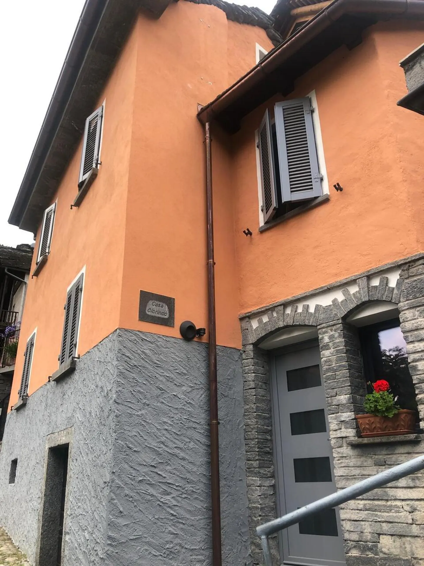 Charming Ticino house in a sunny location with a view in the Valle Maggia - Photo 3 of 14