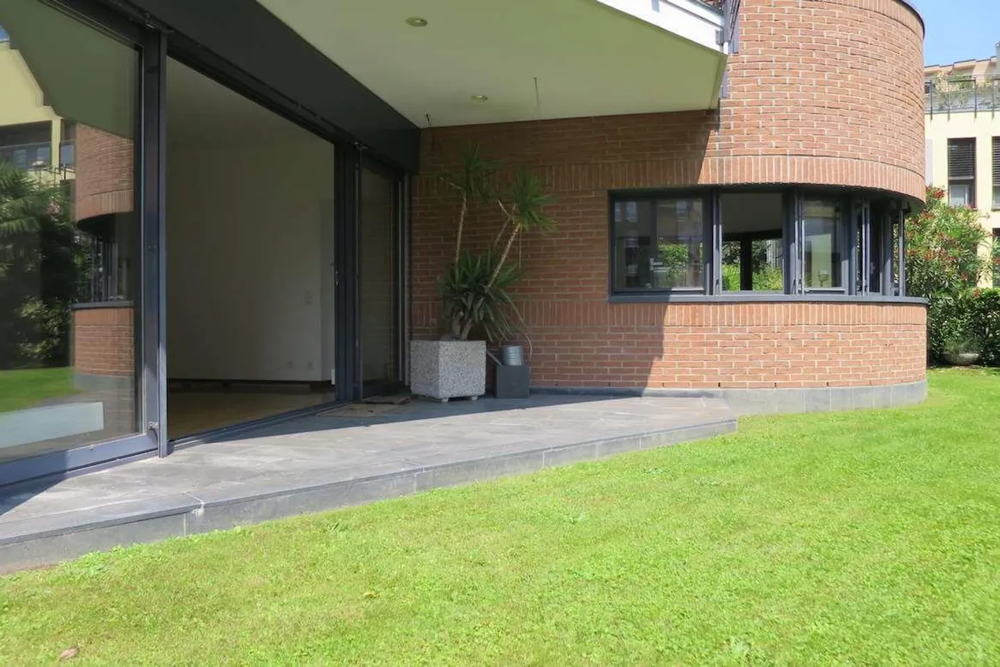 Besonderes Apartment mit Garten - Foto 1 von 13