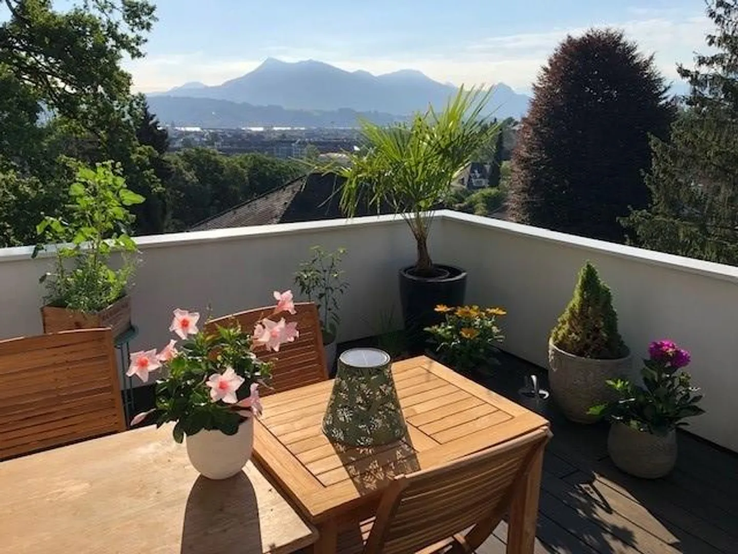 Appartement élégant près du centre-ville avec vue fantastique - Photo 3 sur 9