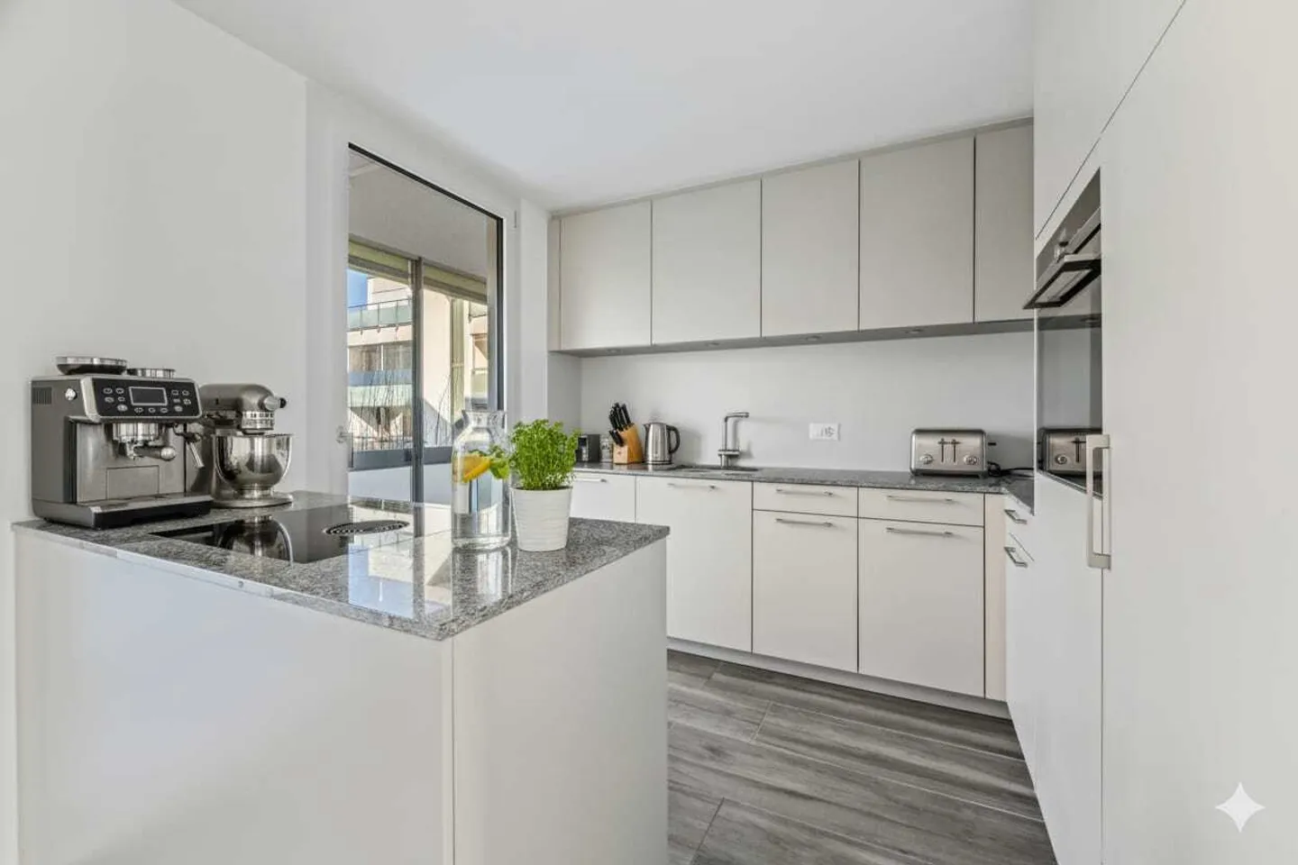 Freshly renovated & immediately available – Charming 3.5-room apartment - Photo 7 of 11