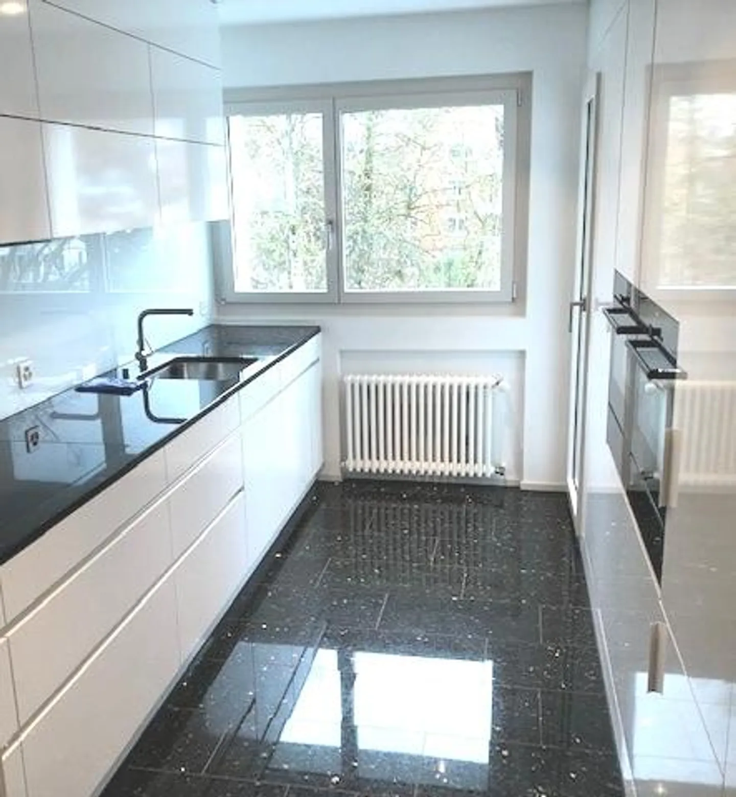 Appartement élégant près du centre-ville avec vue fantastique - Photo 5 sur 9