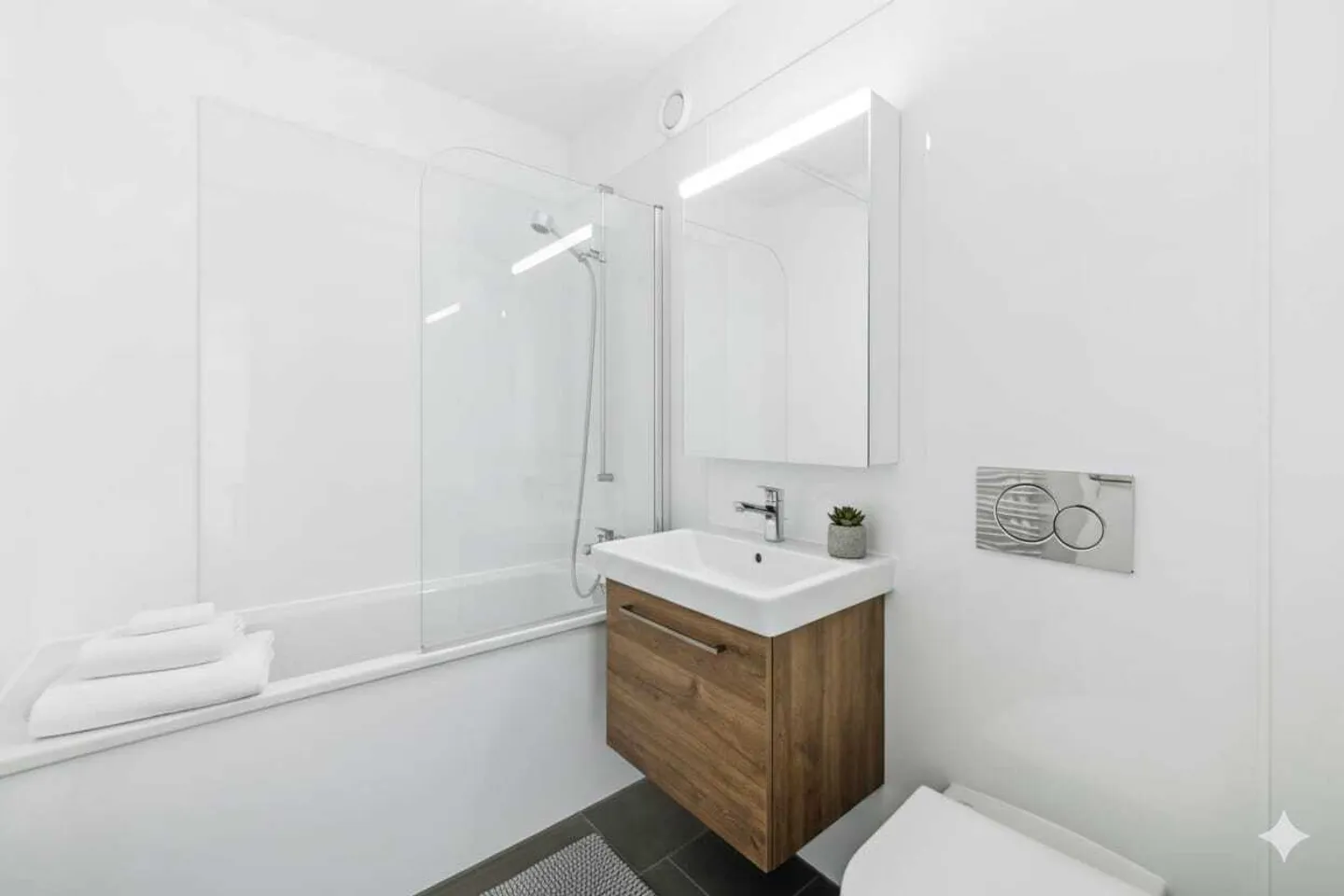 Freshly renovated & immediately available – Charming 3.5-room apartment - Photo 8 of 11