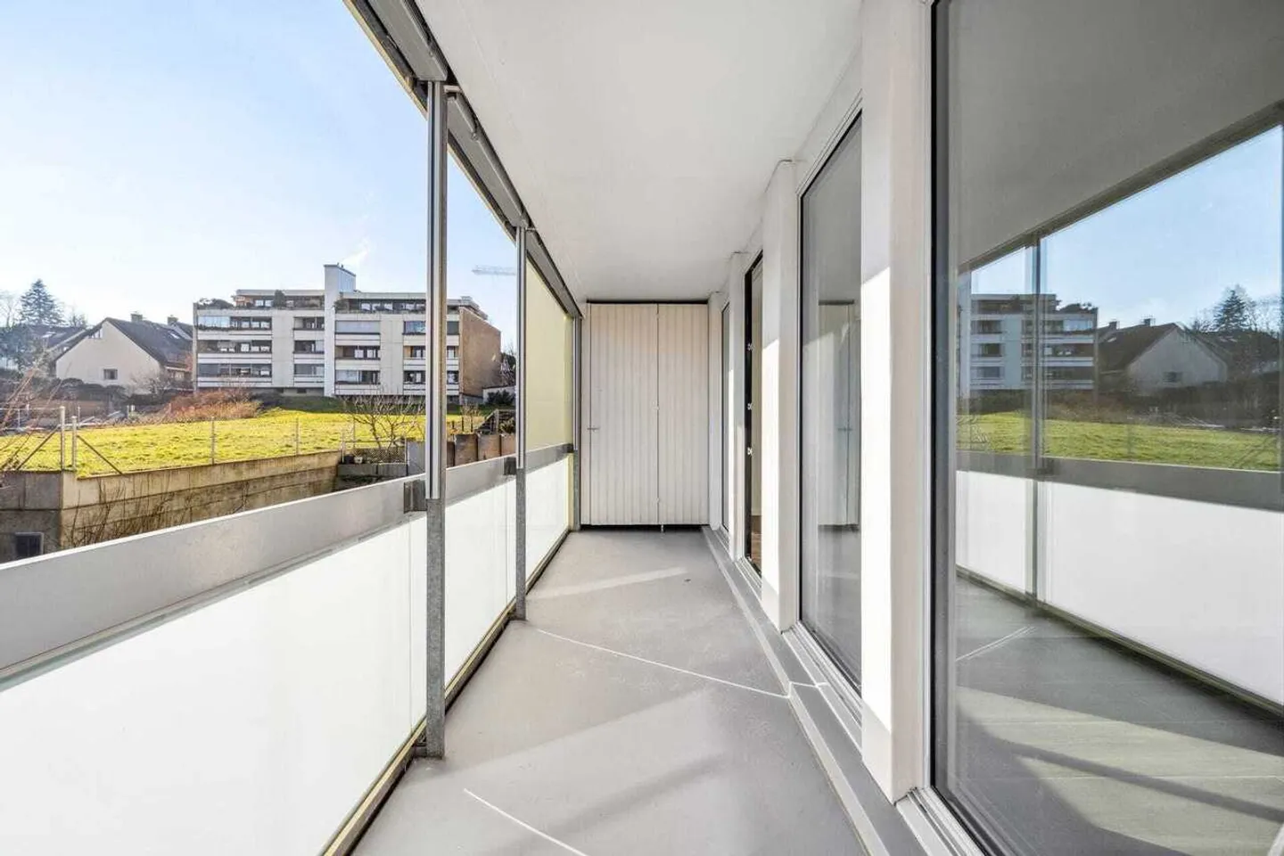 Freshly renovated & immediately available – Charming 3.5-room apartment - Photo 9 of 11