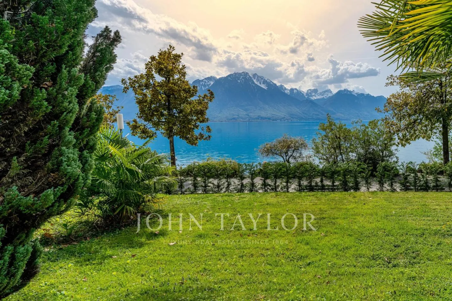 Appartement de luxe au bord du lac - Photo 1 sur 10