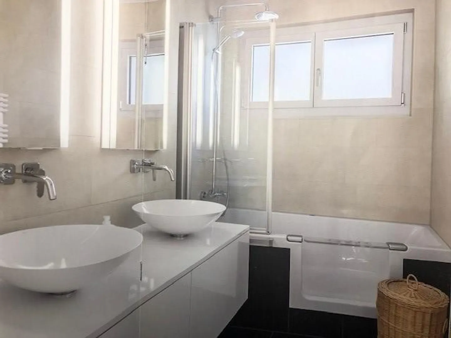 Appartement élégant près du centre-ville avec vue fantastique - Photo 7 sur 9