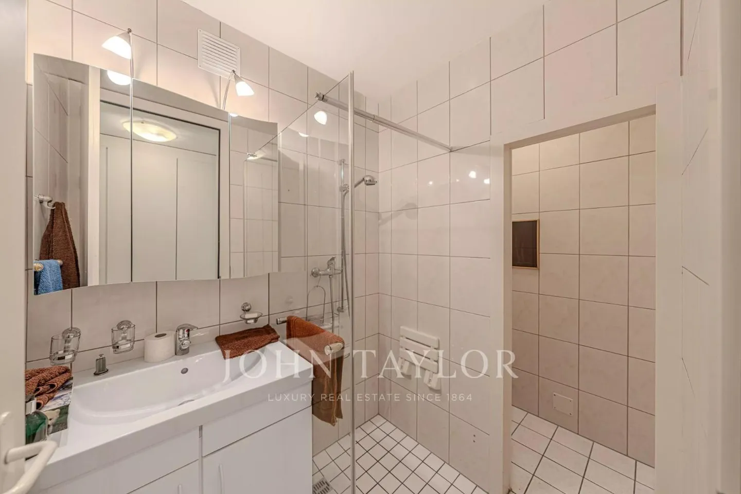 Appartement de luxe au bord du lac - Photo 8 sur 10