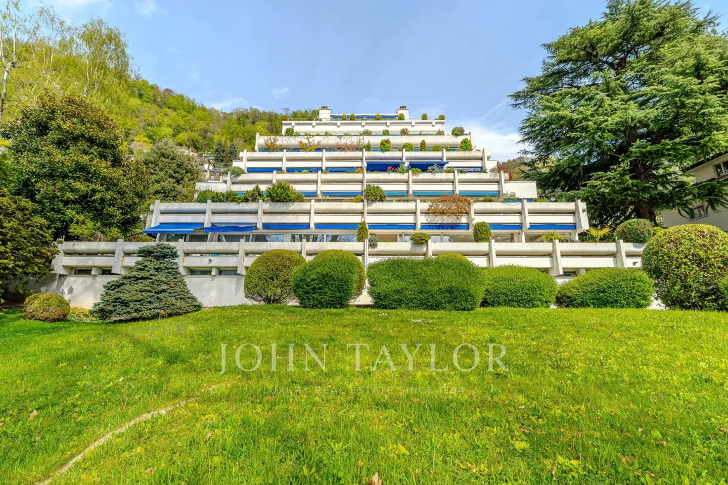 Appartement de luxe au bord du lac - Photo 9 sur 10