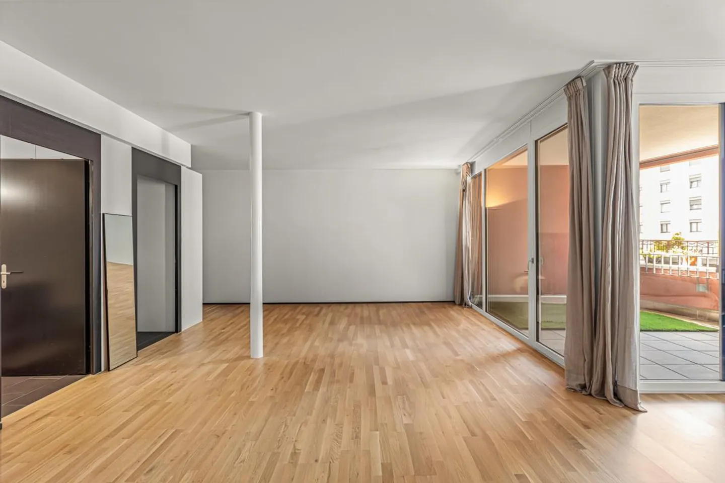 Studio elegante con finiture di alta qualità nel centro di Dietikon - Foto 3 di 11