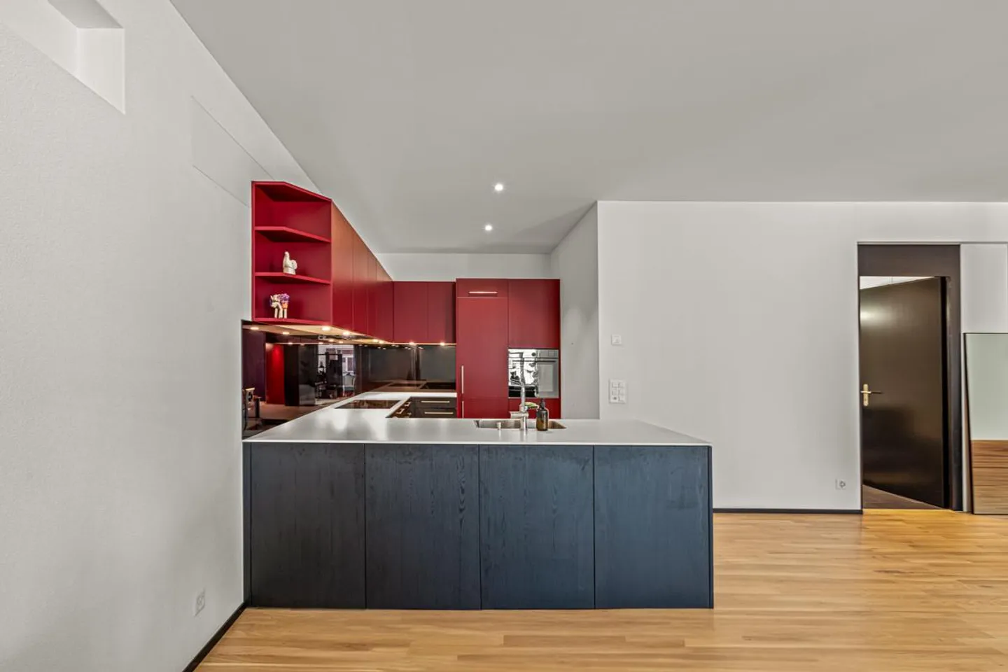 Studio elegante con finiture di alta qualità nel centro di Dietikon - Foto 4 di 11