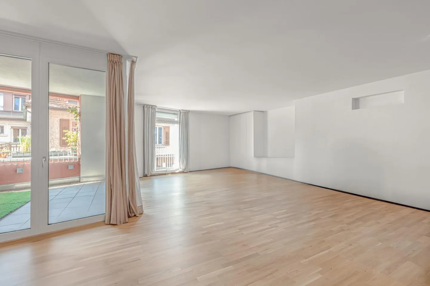 Studio elegante con finiture di alta qualità nel centro di Dietikon - Foto 1 di 11