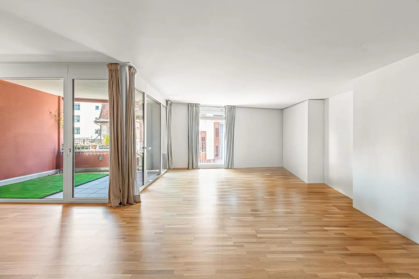 Studio elegante con finiture di alta qualità nel centro di Dietikon - Foto 2 di 11