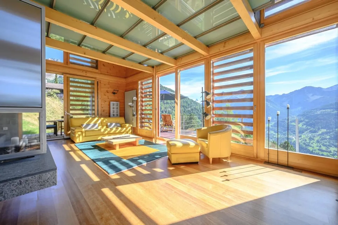 Contemporary architect-designed chalet, original concept, all in transparency - Photo 4 of 13