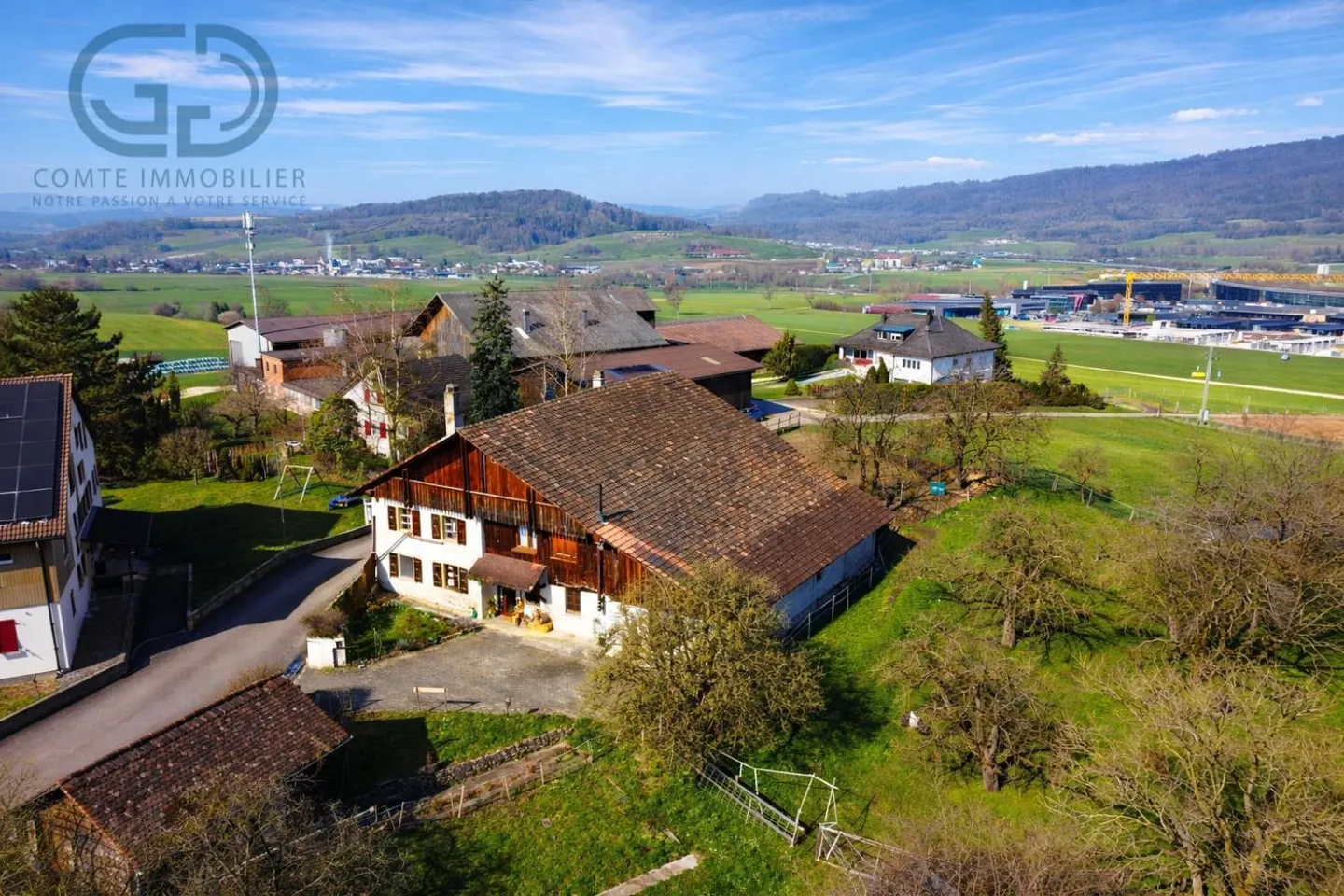 Building land 10 rooms - Photo 1 of 13
