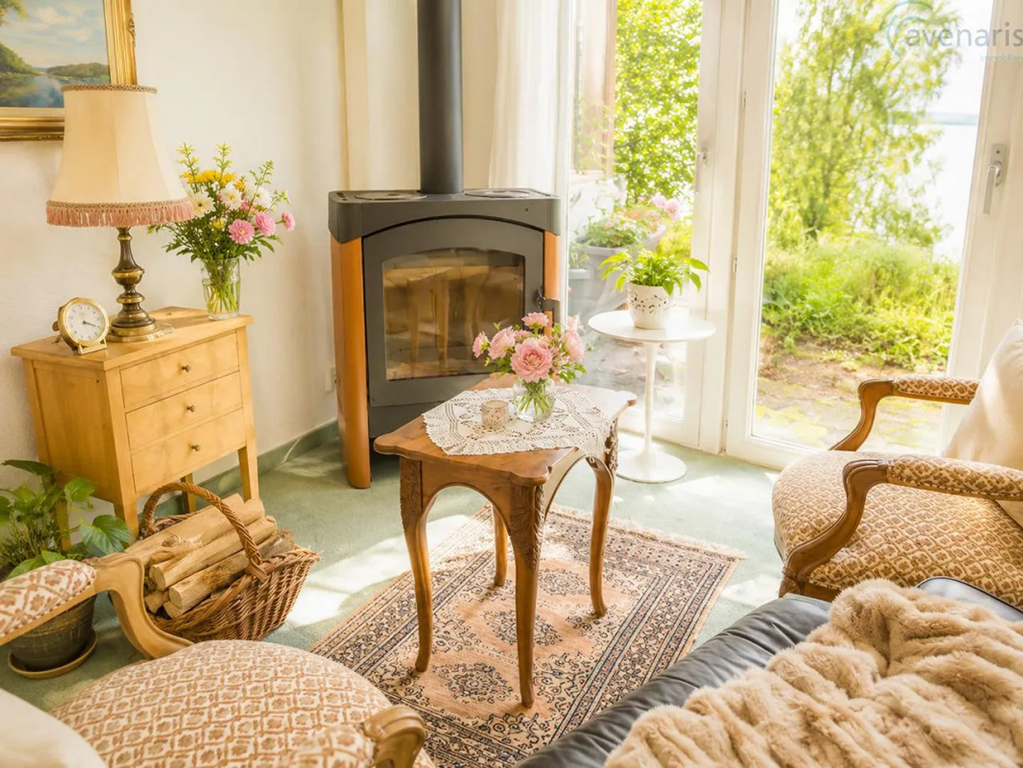 Charming House with Lake View - Photo 4 of 15