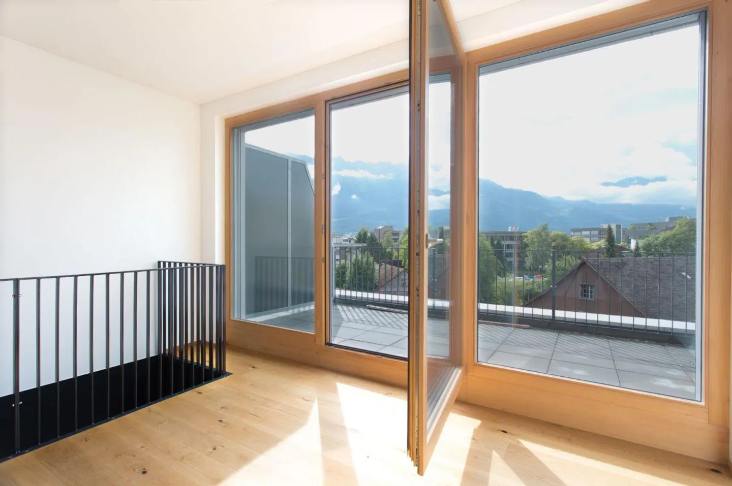 Moderne Maisonnette-Loftwohnung mit sonniger Terrasse - Foto 2 von 18