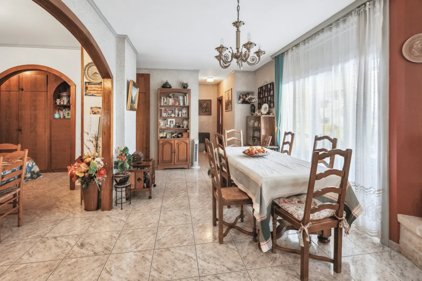 Mixed-use building for sale - Photo 5 of 13