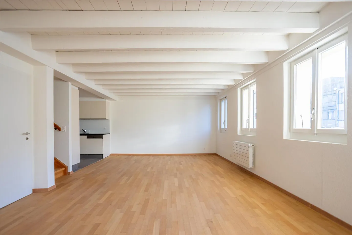 Ideally located, beautiful 7-room attic duplex - Photo 3 of 13