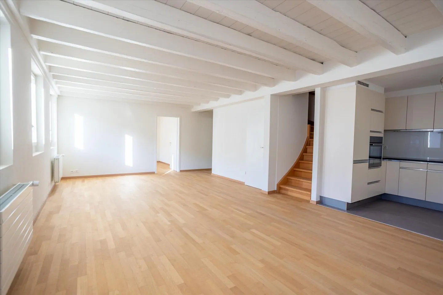 Ideally located, beautiful 7-room attic duplex - Photo 4 of 13