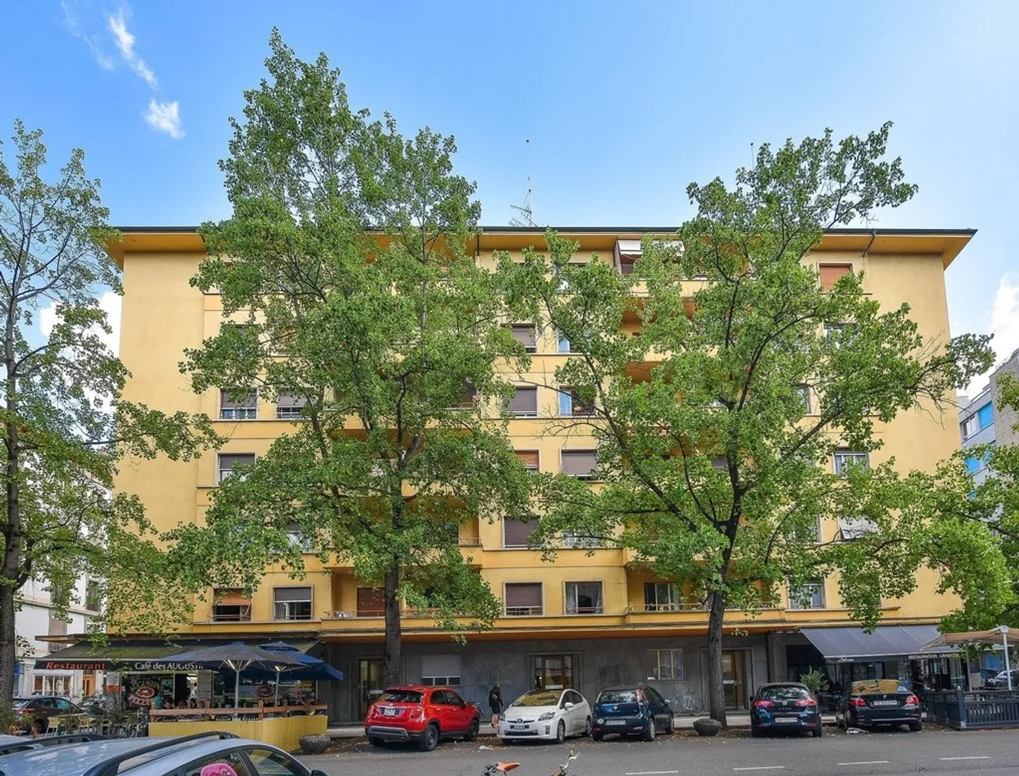 Box fermé à louer dans un quartier central et animé - Photo 1 sur 1