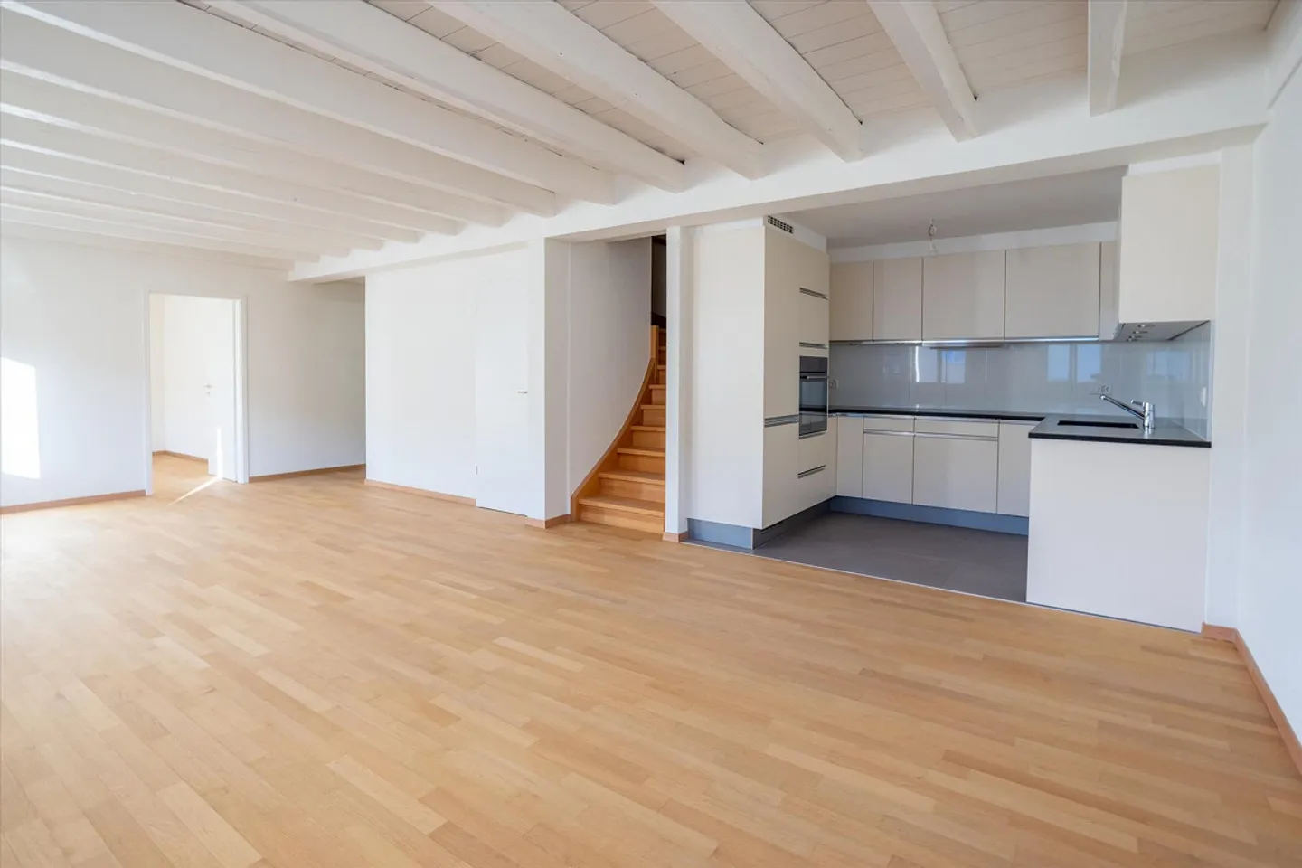 Ideally located, beautiful 7-room attic duplex - Photo 2 of 13