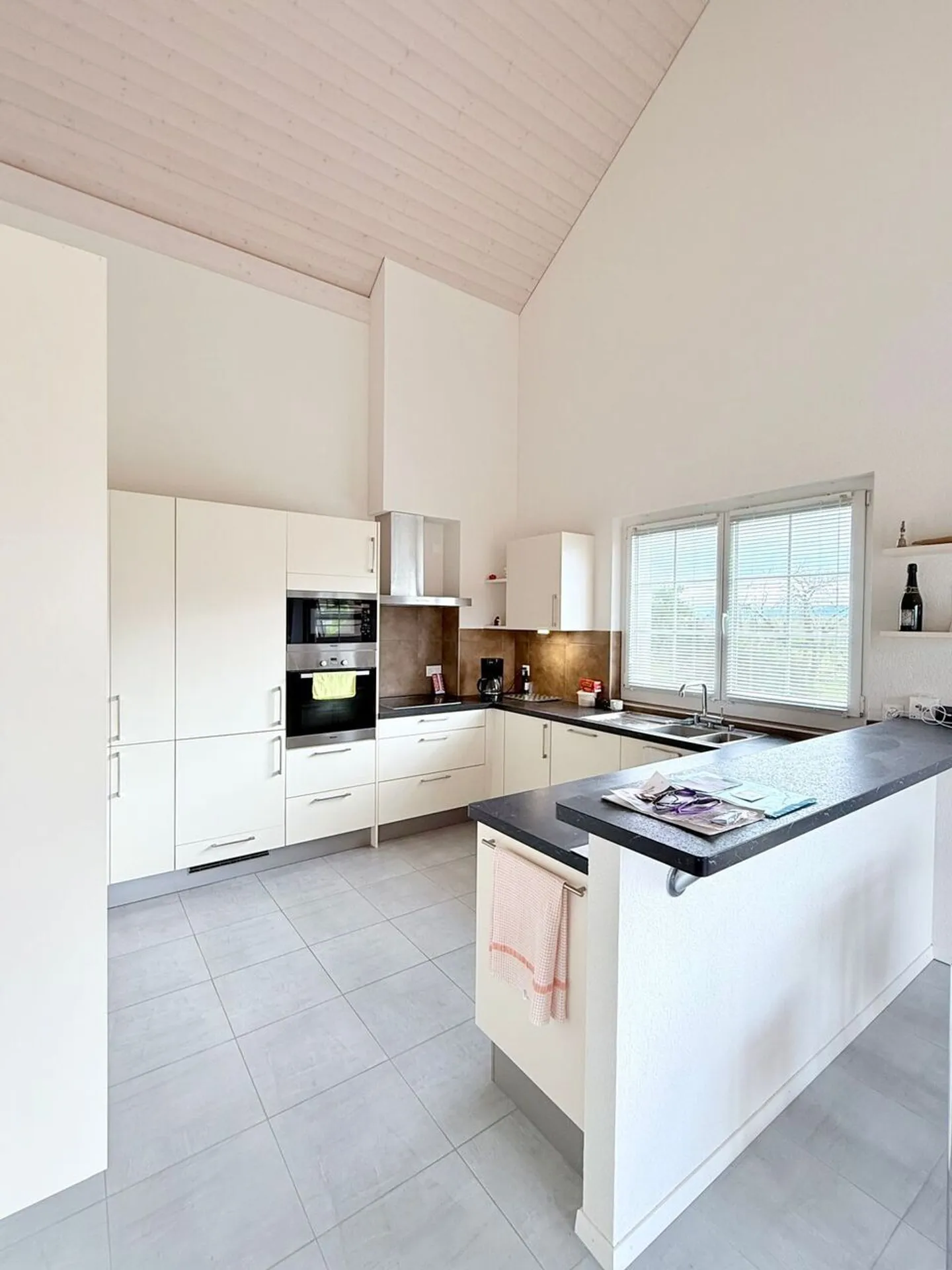 Bright 4.5-room apartment in Aclens, close to Lausanne and Morges - Photo 12 of 13