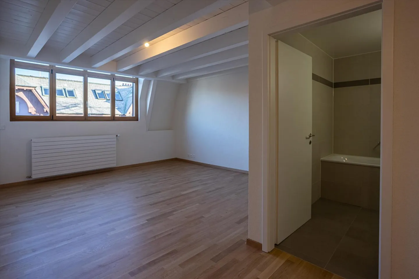 Ideally located, beautiful 7-room attic duplex - Photo 11 of 13
