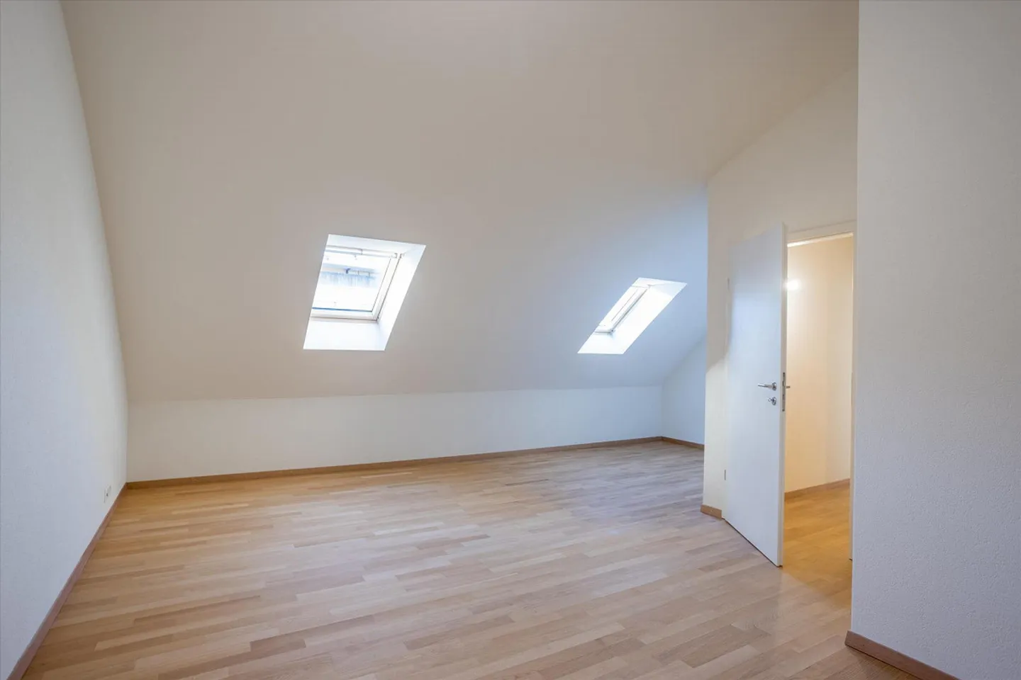 Ideally located, beautiful 7-room attic duplex - Photo 13 of 13